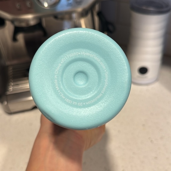 20oz Hydroflask Light Blue Color - Picture 4 of 5